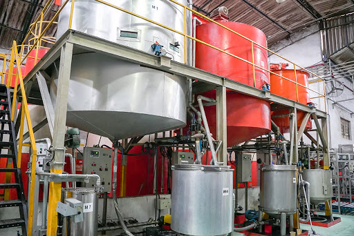 Planta de produção em uma fábrica de lubrificantes.